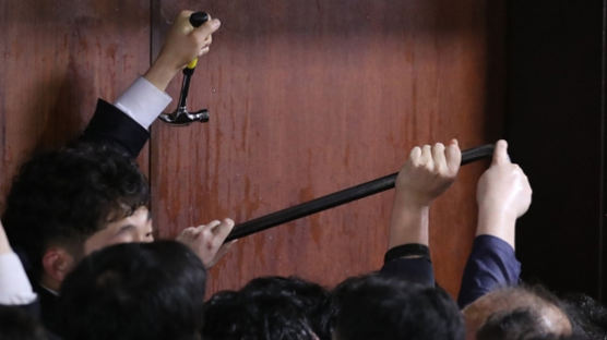 "육탄방어한 그것 때문에 낙선" 통합당 14명 얄궂은 패트재판