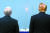 도널드 트럼프 미국 대통령(오른쪽)이 지난달 30일 플로리다주 케네디우주센터에서 마이크 펜스 부통령과 함께 크루 드래건의 발사 장면을 지켜보고 있다. [로이터=연합뉴스]
