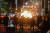 지난달 31일 미국 뉴욕에서 시위대가 쓰레기통에 불을 지른 모습. 연합뉴스 