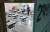 3차 등교 수업(고1·중2·초3~4학년)을 하루 앞둔 2일 서울 구로구 항동중학교 2학년 교실에서 교사들이 학생들에게 제공할 손소독제와 마스크를 책상에 올려 놓고 있다. 뉴스1