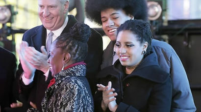흑인사망 항의시위 중 체포된 딸···뉴욕시장 "자랑스럽다" 옹호
