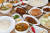 인천 부평구에는 미얀마 식당이 많다. '브더욱 글로리'에서 맛본 미얀마 정식. 우리네 밑반찬과 비슷한 음식이 많다. 최승표 기자