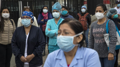 페루 기자 20명, 코로나 감염돼 사망..."수제 마스크 쓰고 병원 가"