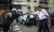 메카시 뉴욕시 경찰서 부시장(오른쪽)이 2일(현지시간) 시위 현장에서 한 흑인과 주먹 인사를 나누고 있다. [AP=연합뉴스]