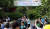 문재인 대통령이 경남 양산시 매곡동 사저 앞에서 주민들과 기념 촬영을 하고 있다. 연합뉴스