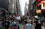 지난 3일(현지시간) 미국 뉴욕 타임스퀘어에서 경찰 폭력과 인종차별을 규탄하는 시위가 열리고 있다. REUTERS=연합뉴스