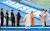 2018년 7월 문재인(왼쪽 넷째) 대통령과 이재용(왼쪽 첫째) 부회장이 참석한 가운데 열린 인도 노이다 삼성전자 스마트폰 제2공장 준공식. 문 대통령이 나렌드라 모디(오른쪽 넷째) 인도 총리를 부르고 있다. [연합뉴스]
