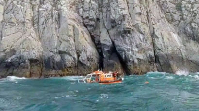통영해상 동굴서 고립된 다이버 2명 구조···해경 1명은 실종 