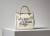 에코백 열풍의 원조로 알려진 영국 디자이너 안야 힌드머치의 '나는 플라스틱 가방이 아닙니다' 백. 사진 안야 힌드머치 홈페이지