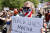 5워 31일 조지 플로이드의 사망에 대해 항의하고 있는 미국 시위대 [연합뉴스]