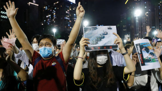 매력 잃은 황금거위 홍콩, 어부지리 싱가포르…갈 곳 잃은 자금 몰린다 