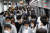 8일 오전 서울 종로구 지하철 5호선 광화문역에서 출근길 시민들이 발걸음을 재촉하고 있다. 뉴스1