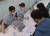 5일 서울 건국대학교 입학정보관에서 입학사정관들이 마스크를 착용하고 투명 칸막이를 사이에 둔 채 고교 진학담당 교사를 대상으로 입시 상담을 하고 있다. 뉴스1