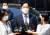 불법 경영 승계 의혹을 받는 이재용 삼성전자 부회장이 8일 오전 서초구 서울중앙지방법원에서 열린 영장실질심사(구속 전 피의자 심문)에 출석하고 있다. 최정동 기자 