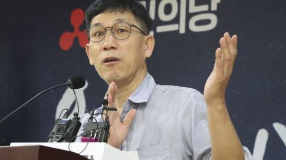 최강욱·정경심 비꼰 진중권 "재판중 가겠다니…인권신장 기여"