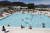 지난 2일 이탈리아의 리조트 수영장에서 수영을 즐기는 사람들. [로이터=연합뉴스] 