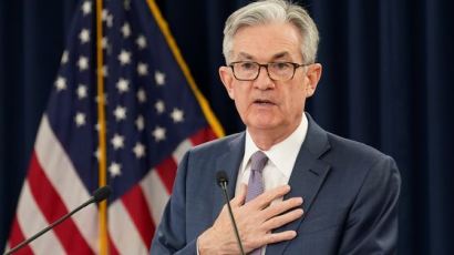 美Fed 의장 "경제 회복 불확실, 코로나 방역에 달렸다"