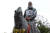철거된 레오폴 2세 국왕의 동상. 인종차별 반대 시위대에 의해 훼손된 모습이다. [AFP=연합뉴스]