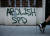 분노한 시위대 사이에선 예산 삭감을 넘어 경찰 자체를 없애라는 요구도 거세다. 지난 10일 누군가 시애틀 도심의 벽에 '시애틀 경찰을 해체하라(Abolish SPD)'는 낙서를 남겼다. [로이터=연합뉴스]