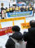 지난해 11월 22일 오전 서울 종로구 원자력안전위원회 앞에서 원자력노동조합연대와 탈핵시민행동이 월성1호기 조기폐쇄와 관련한 찬·반 집회를 하고 있다. [뉴스1]