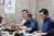 이문수(가운데) 경기북부경찰청장이 12일 전통시장을 살리기 위해 의정부제일시장에서 직원들과 점심을 먹고 있다. [사진 경기북부경찰청]