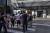 11일(현지시간) 코로나19로 폐쇄됐다 재개장한 브라질 상파울루의 한 대형 쇼핑몰 앞에서 시민들이 입장을 위해 줄을 서 있다. [AFP=연합뉴스] 