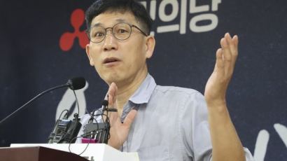 "가학" "꼴값"…막말 배틀로 치달은 진중권-신동근 페북 전쟁