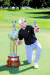 9년 전 출시됐던 아이언을 앞세워 PGA투어 대회에서 우승한 버거. 찰스 슈왑 챌린지 트로피 옆에서 셀카를 찍고 있다. [AFP=연합뉴스]