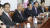 김종인 비상대책위원장(왼쪽 두 번째)이 1일 오전 국회에서 열린 1차 비상대책위원회의에서 발언하고 있다. 임현동 기자