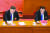 지난 5월 28일 베이징 인민대회당에서 열린 전인대 폐막식에서 시진핑 중국 국가주석(왼쪽)과 리커창 총리가 홍콩 국가보안법 표결에 참여하고 있다. [AFP=연합뉴스]