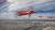영국 공군 곡예 비행단 '레드 애로'와 프랑스 공군 특수 비행팀 '파트루이유 드 프랑스'가 18일(현지시간) 프랑스 파리 에펠탑 상공을 함께 날고 있다. [EPA=연합뉴스]