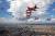 영국 공군 곡예 비행단 '레드 애로'와 프랑스 공군 특수 비행팀 '파트루이유 드 프랑스'가 18일(현지시간) 프랑스 파리 에펠탑 상공을 함께 날고 있다. [AFP=연합뉴스]