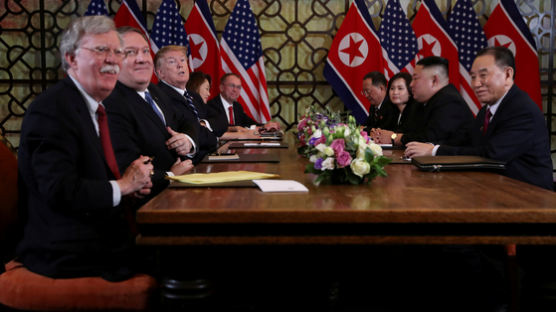 [단독]"판문점 회담후…文, 트럼프에 '北 1년내 비핵화 약속'"