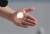 한국 경기도 고양시에서 한 일식 관찰자가 손바닥에 일식 이미지를 비춰보고 있다. AP=연합뉴스