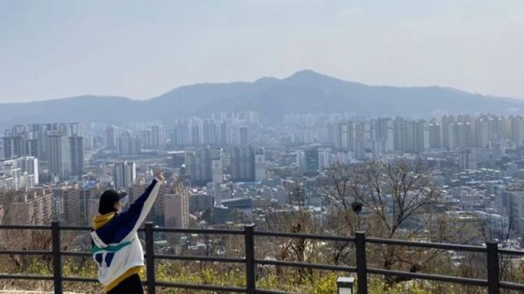 등산화 없는 ‘산린이’도 거뜬···색다른 서울 산의 맛 ‘동산’