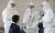 대전지역 방문판매 업체 관련 신종 코로나 바이러스 감염증(코로나19) 확진자가 49명으로 늘어난 가운데 19일 오후 대전 유성구 코로나19 선별진료소에서 시민들이 검사를 받고 있다. 뉴스1