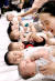 건강한 모유수유아 선발대회에 참가한 아기들이 신체와 발달상태 측정을 받고 있다.연합뉴스