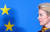 유럽연합(EU)의 행정수반인 우르줄라 폰데어라이엔 집행위원장. EU 깃발 앞에 선 옆모습. EPA=연합뉴스