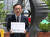 지난 22일 서울 서초구 대검찰청 민원실 앞에서 현재 광주교도소에 수감중인 한모씨를 대리해 변호인이 감찰요청 및 수사의뢰서 제출을 위해 이동하고 있다. 뉴스1