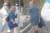 23일 낮 코로나 19 확진판정을 받은 러시아 선원들이 부산의료원에 도착해 병실로 들어가고 있다. 송봉근 기자