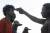 폭압적인 선장 역의 배우 타나웃 카스로(오른쪽)는 실제 그 자신도 11살 때 불법 어선에서 2년간 노예 노동에 시달린 생존자다. [사진 영화사 그램]
