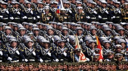 [한컷플러스+] 전승기념 퍼레이드 나선 러시아 병사들, 코로나 괜찮을까 