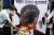 나렌드라 모디 인도 총리가 이끄는 인도인민당의 청년 단원이 22일(현지시간) 시진핑 중국 국가주석의 초상화를 불태우고 있다. [EPA=연합뉴스] 