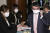 고노 다로 일본 방위상이 지난 3월 17일(현지시간) 오후 일본 도쿄도 소재 자민당 본부에서 마스크를 착용하고 양원 총회 행사장에 입장하고 있다. 연합뉴스