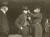 1918년 스페인독감 대유행 당시 미국 캘리포니아주 샌프란시스코에서 경찰관이 시민의 마스크 착용을 돕고있다.[캘리포니아 주립도서관, EPA=연합뉴스]