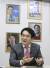 박용진 민주당 의원이 24일 국회 의원회관 사무실에서 중앙일보와 만나 인터뷰하고 있다. 박 의원 뒤로 네 차례(16·18·20·21대) 총선 도전 당시 후보 벽보가 붙어있다. 임현동 기자