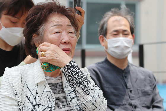일본군 위안부 피해자 이용수 할머니가 지난 6일 오전 대구 중구 서문로 희움 일본군 위안부 역사관에서 열린 '대구·경북 일본군 위안부 피해자 추모의 날' 행사에 참석했다. 뉴스1