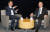 성윤모 산업통상부 장관(사진 왼쪽)과 박용만 대한상공회의소 회장이 지난 6월25일 서울 중구 대한상공회의소에서 열린 '2020년도 제2차 산업융합 규제특례심의위원회'를 앞두고 이야기를 나누고 있다. 뉴스1