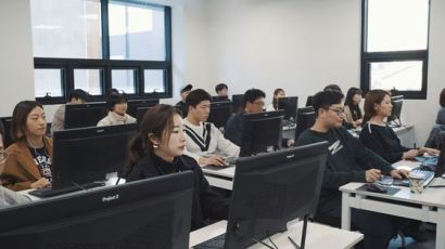 ‘한국형 뉴딜’ 고용 창출 이끈다…상반기 900명 일자리 만든 ‘데이터메이커’