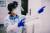  이강용 간호사가 현장에서 일하면서 찍은 의료진 사진. 코로나 바이러스 의료 현장의 '간호사'를 주제로한 사진전이 5일까지 서울 인사동 마루아트센터에서 열린다. [사진 이강용]